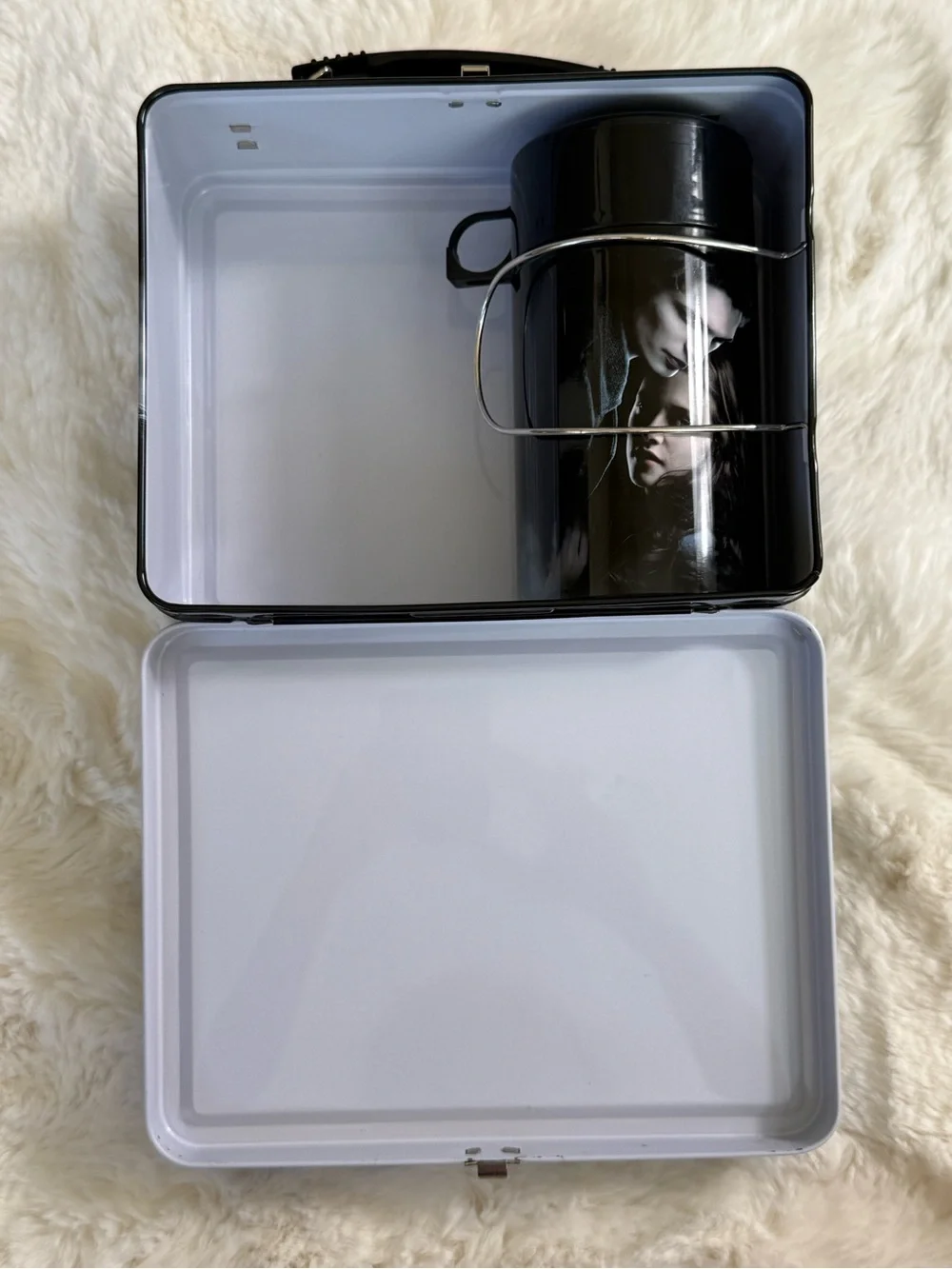 Vintage 2008 NECA Twilight Edward & Bella Metal Lunchbox & Matching Thermos Set
